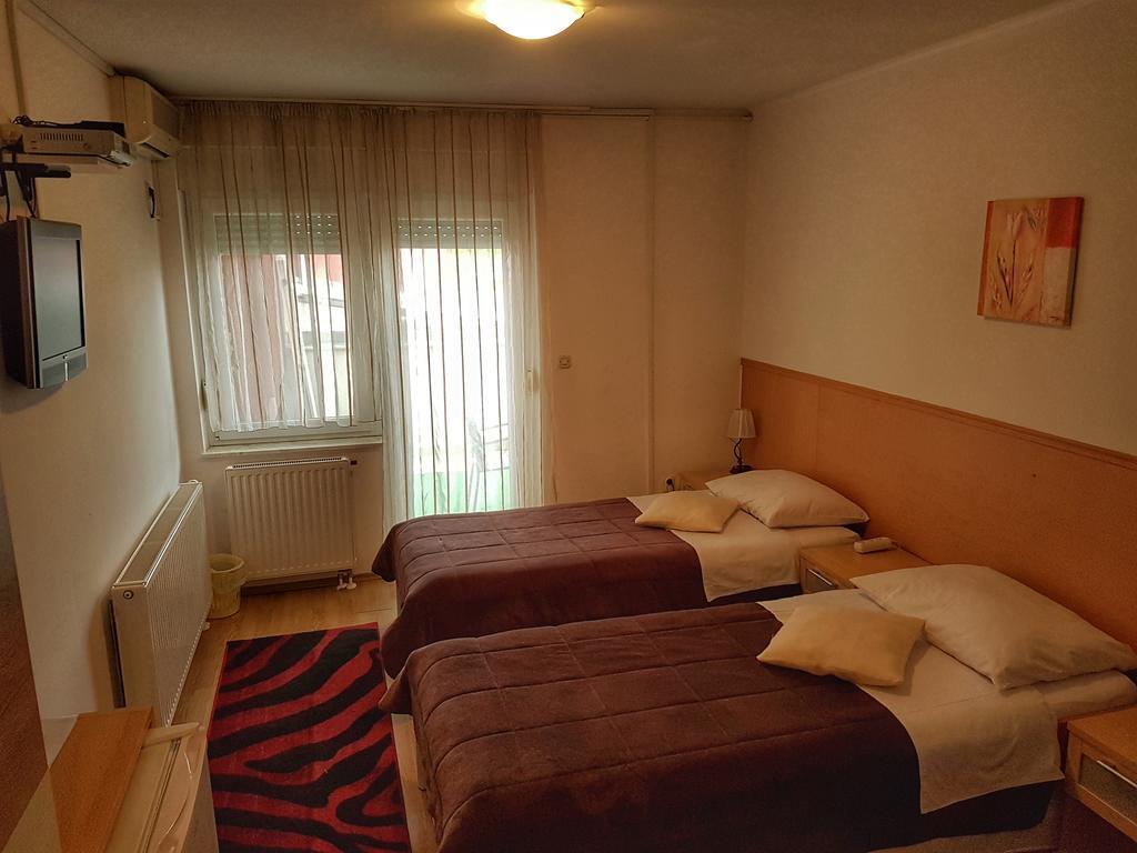 Hotel Smjestaj Natalija à Osijek Extérieur photo
