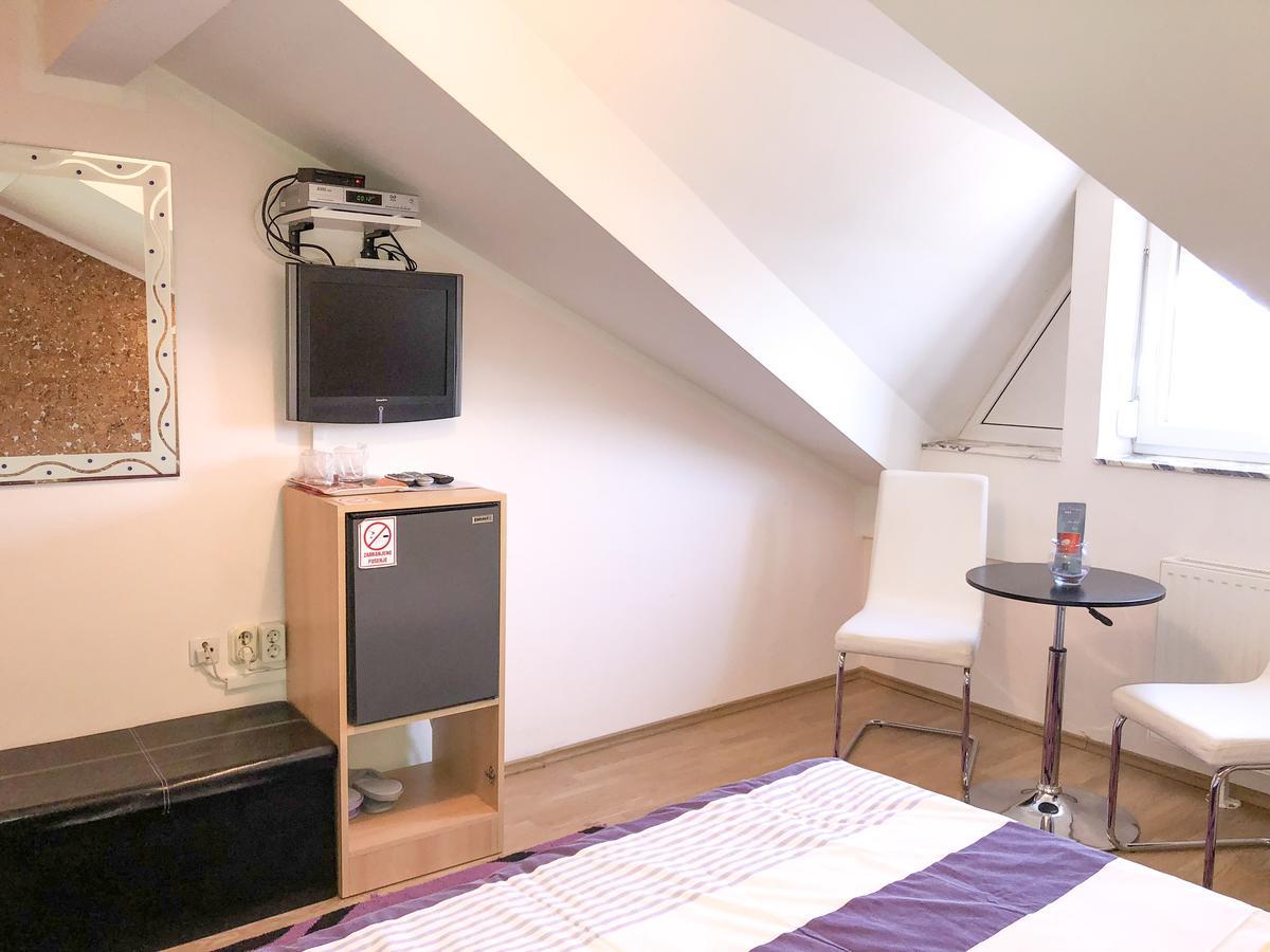 Hotel Smjestaj Natalija à Osijek Extérieur photo