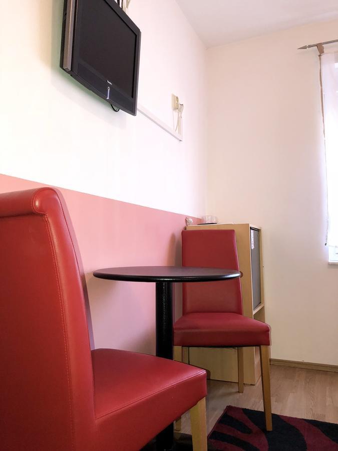 Hotel Smjestaj Natalija à Osijek Extérieur photo
