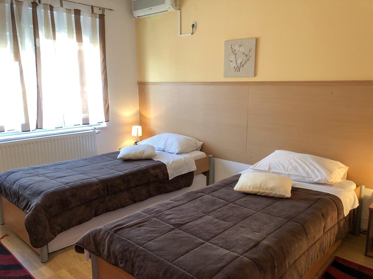 Hotel Smjestaj Natalija à Osijek Extérieur photo