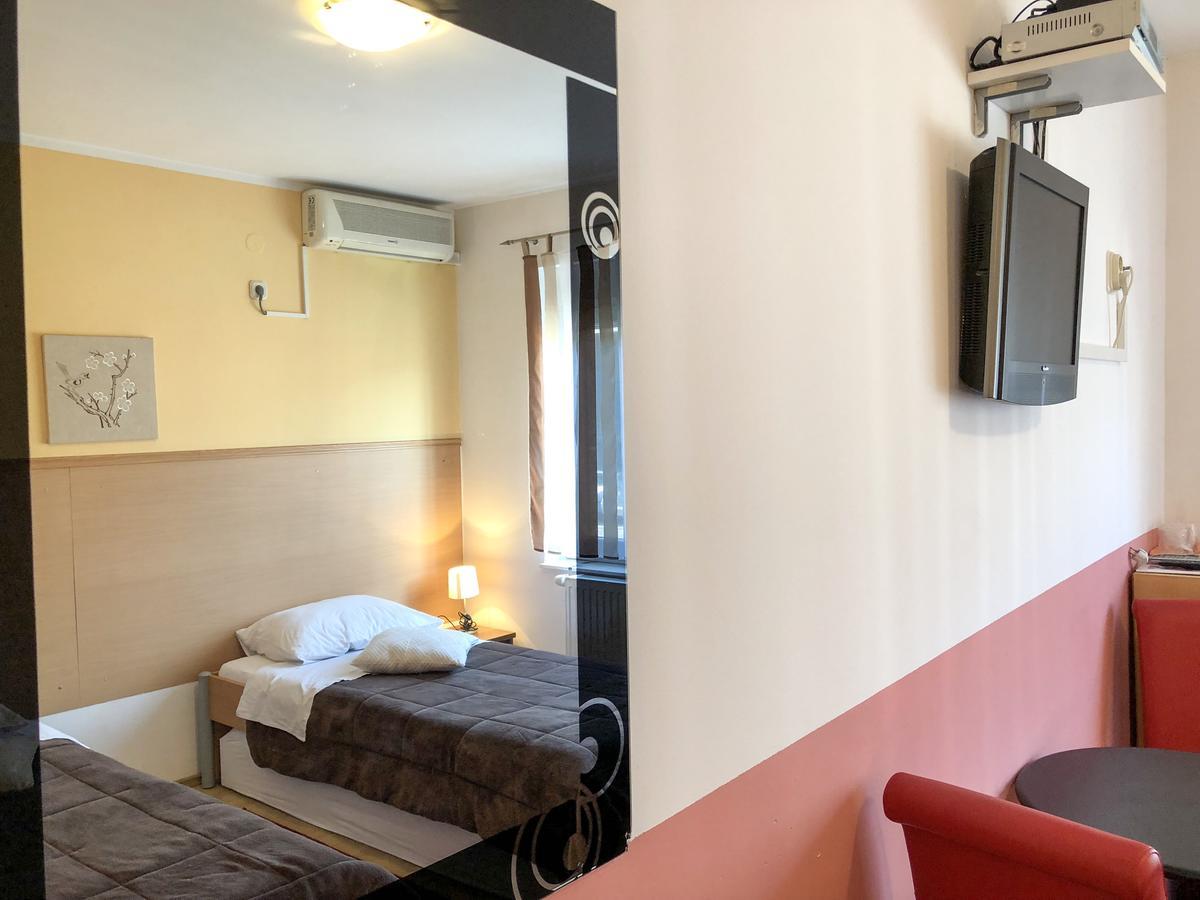 Hotel Smjestaj Natalija à Osijek Extérieur photo
