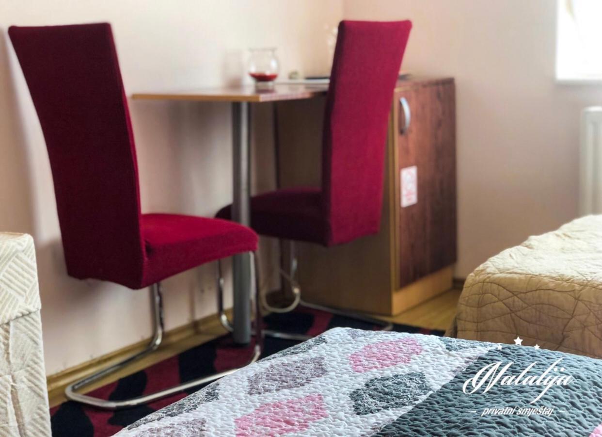 Hotel Smjestaj Natalija à Osijek Extérieur photo